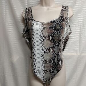 Boohoo Bodysuit, sz 12, Snake print , sleeveless snap closure, pre-owned